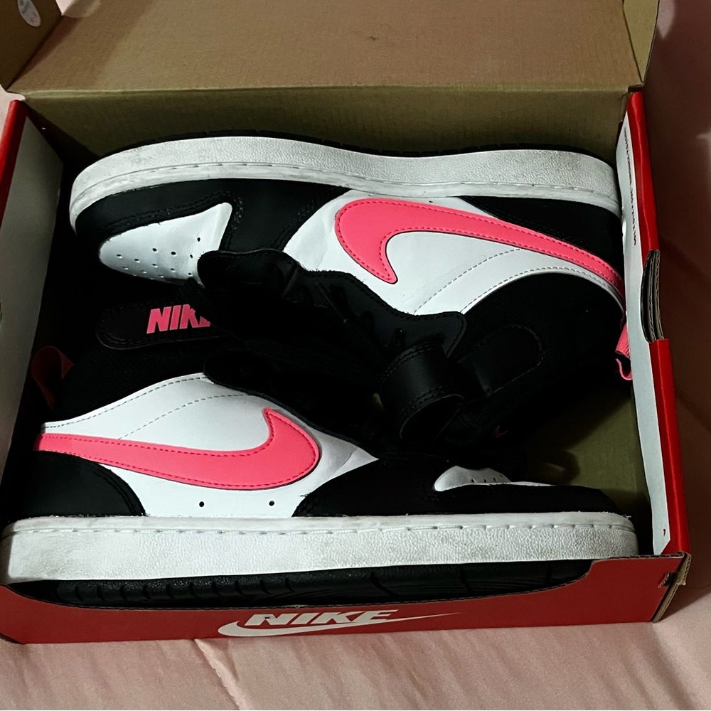 Nike court borough Mid 2 big kids shoes. Slightly worn , pink court shoes.